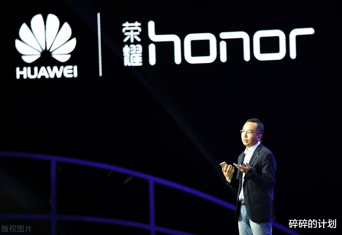 华为|华为正式宣布，光刻机不再等了，直接转型“弯道超车”