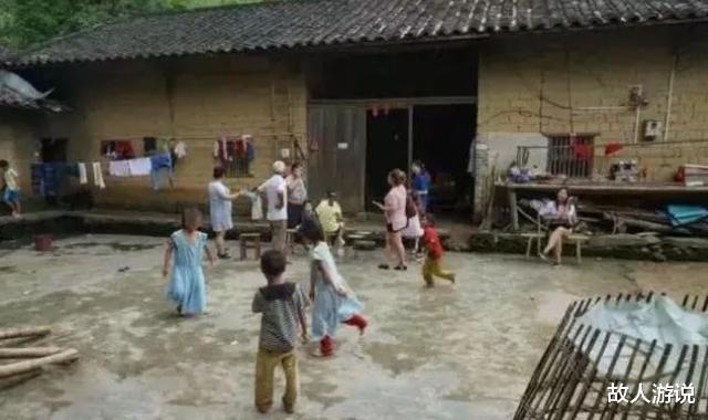 「」49岁农民工迎娶娇妻，21年生育了15个孩子，现在家中成景点