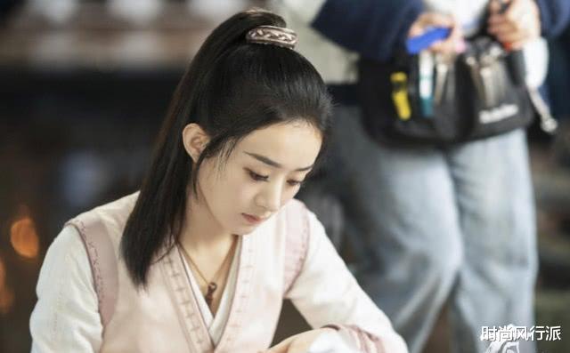 赵丽颖@赵丽颖复工战斗力太猛！新代言王炸稳赢刘诗诗，还和朱一龙抢流量