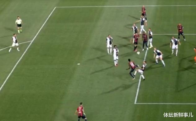 『迪巴拉』意甲火爆大冲突!双方13人乱作一团,C罗冲了上来,迪巴拉也急了