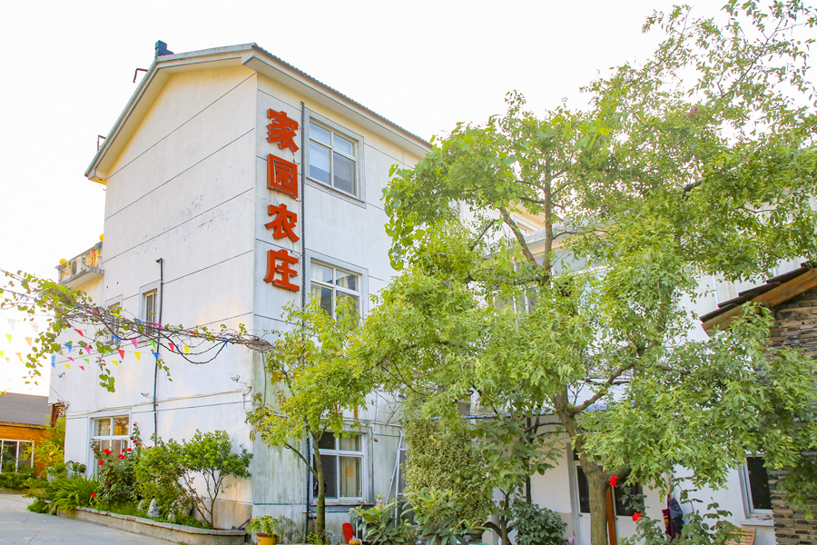 【钓鱼网站】这家农庄拥有百平的面积，钓鱼烧烤，草坪野炊，是你西山岛游玩的不二之选！