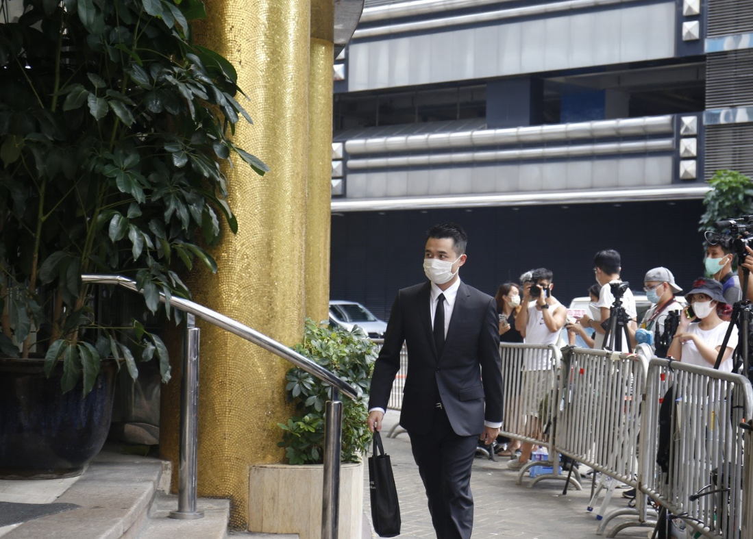 赌王|赌王公祭四房全员到达，窦骁依然在列不见长孙，纪念册内容曝光