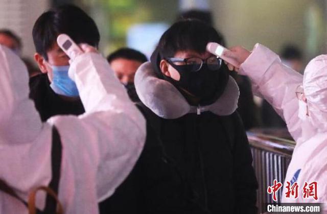 半岛新闻客户端 春运抢票迎高峰:原地过年倡议下,热门线路尚有余票