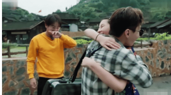 『刘宪华』为何说女星们要离刘宪华远一些？下面4张照片说明一切