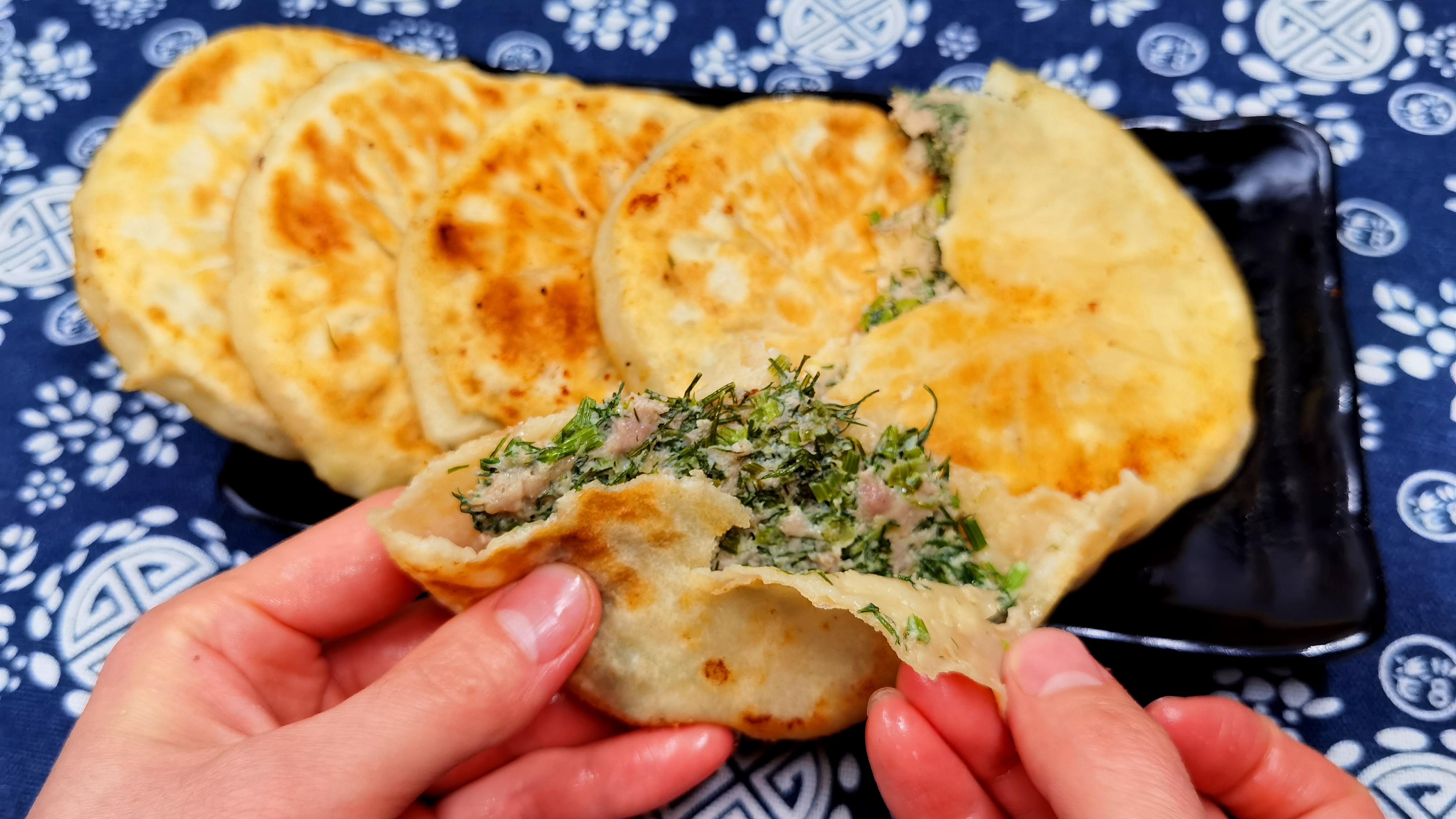 『食材』春天遇到此菜，我从不还价，女性朋友要多吃，用它烙馅饼吃特香