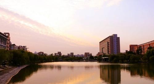 高校|想读计算机类专业，这5所大学实力强，录取分数相对不高