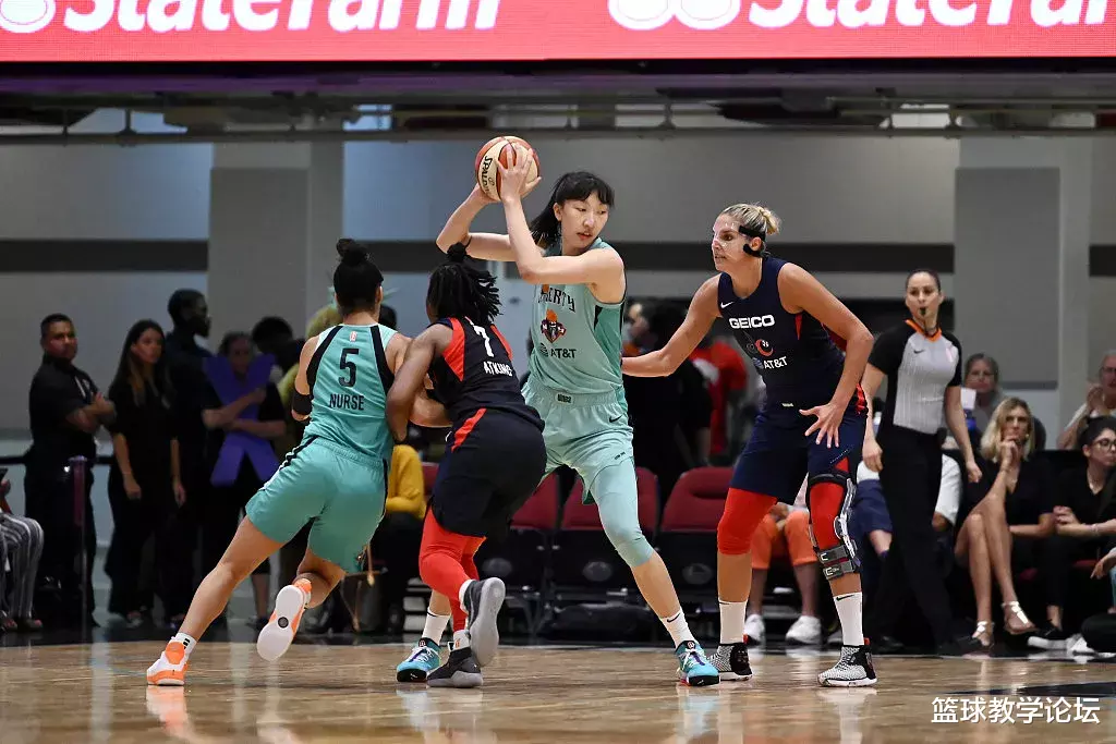 『韩旭』回来了!又一中国球员宣布离开美国!别再叫她“女版周琦”!