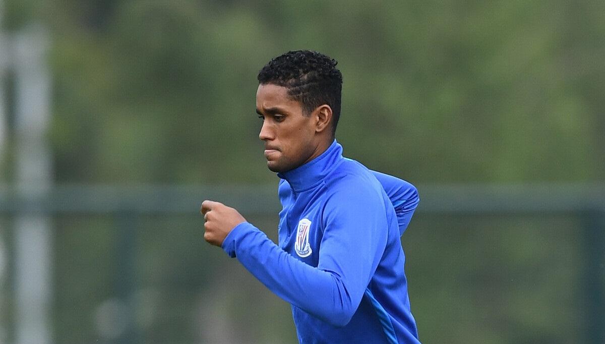 乌迪内斯|他刚来申花就要离队？加盟球队表现不佳，球迷直言他还不如毕津浩