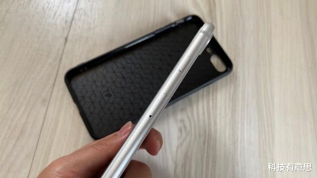 iPhone SE@朋友狂想买iPhoneSE，iOS13.5.1推送后傻了眼，说得亏没买