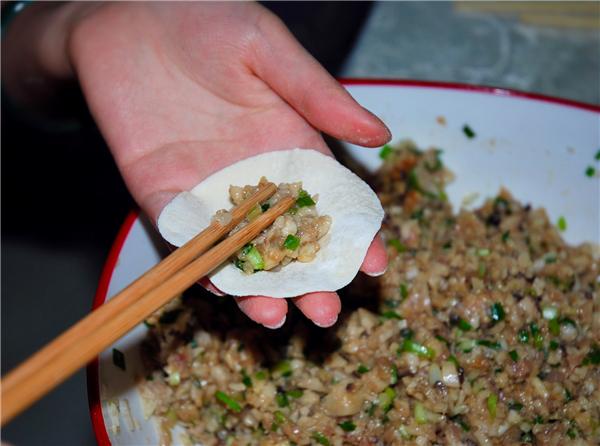 「饺子」我家包饺子有“秘密武器”，拌馅一定要放“它”，不放饺子不香