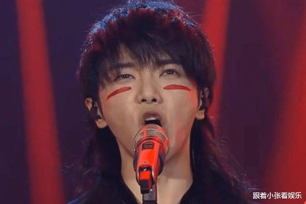 华晨宇：华晨宇成“歌王”引争议，追星女孩捧起来的新生代领军人物？