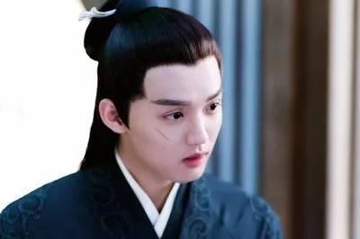 周峻纬|18岁公布恋情，22岁结婚婚戒不离手，简直就是漫画走出的男主