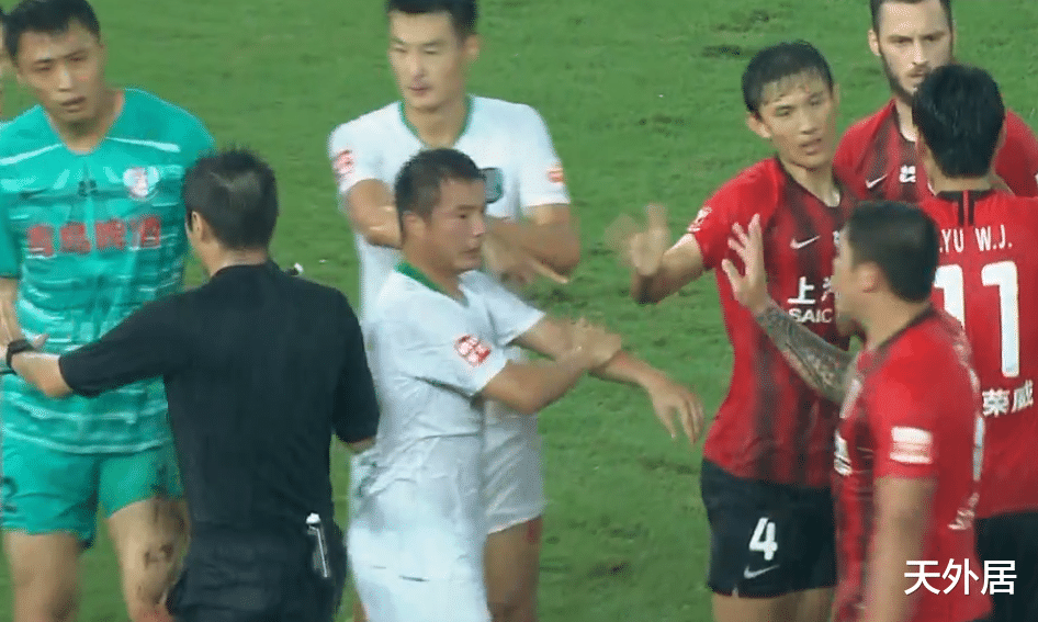 纽卡斯尔|中超争议!升班马投诉上港手球遭无视,裁判看VAR仍看不清情况