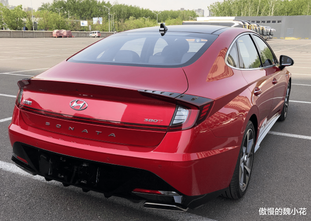 「现代索纳塔」北京现代“10代索纳塔”正式到店，造型比K5还夸张，内饰不再低调