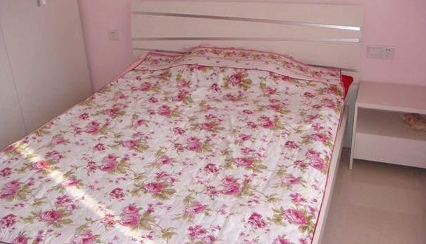 |奋斗6年买了新房，被朋友嘲笑：恭喜你换了个大的出租房了