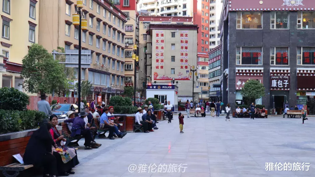 #川藏线#川藏线上这座县城，最高点海拔5252米，房屋建在险崖峭壁上难停车