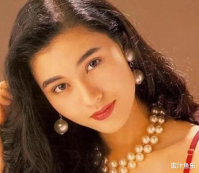 李嘉欣|1989年，李嘉诚花3000万将李嘉欣带回家，24小时后原配在家中死亡