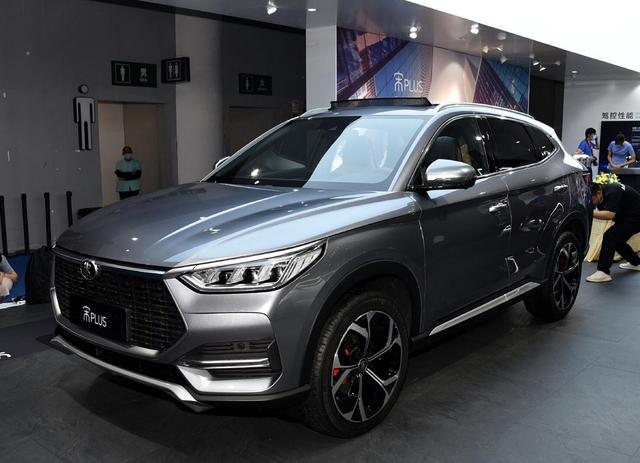 宋plus|又一国产SUV“颜值王”诞生！后排放平双人床，售8万宋plus会火吗