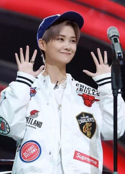 韩红|当徐峥有了头发, 韩红减肥成功, 李宇春留了长发, 你还认得出来吗?