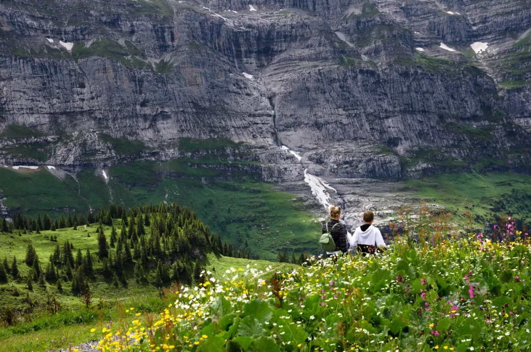 |比天堂小镇美十倍！这个藏了72条瀑布的小镇，每走一步都是仙境!