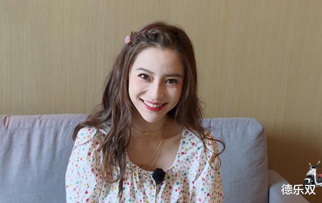 李晨@李晨录跑男，酒店房间藏着一个女生用品，确定不是baby的房间？