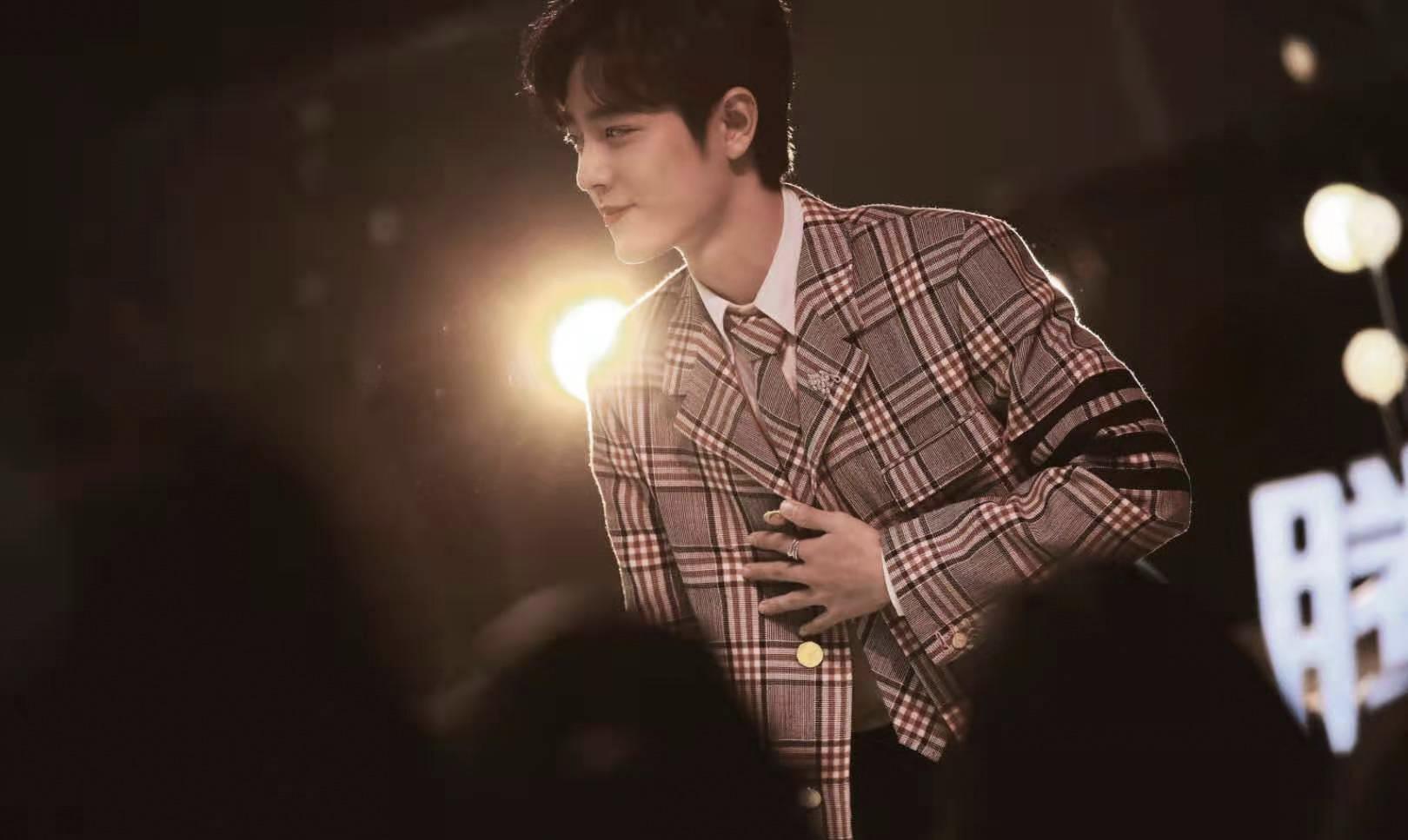 「肖战」肖战的幼年照，出现在《CCTV》官方微博中，还登上了《人物》杂志