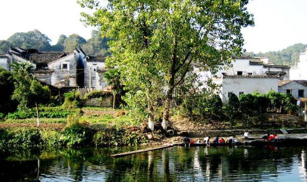 「古人智慧」“屋后有水,开门见坟,家败子不归”,古人的忠告,是啥意思?