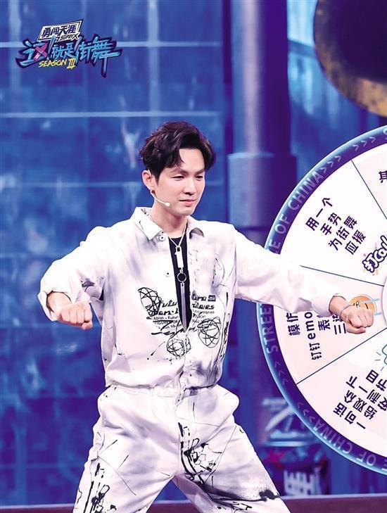 王嘉尔|《这就是街舞》队长大秀，王嘉尔炸点频频，而这位队长却力不从心