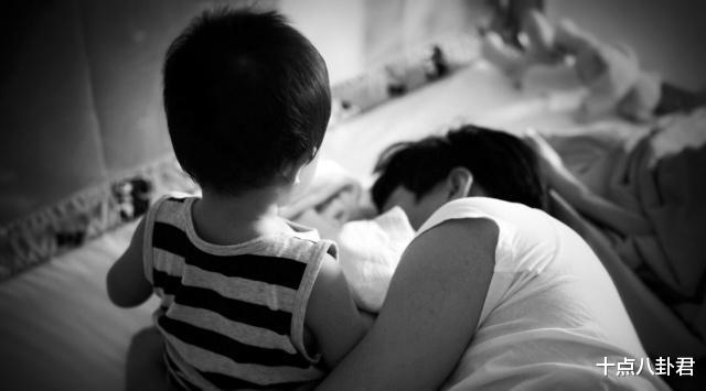 靳东■靳东：离开大9岁的江珊，娶二婚女李佳，如今生两个儿子很幸福