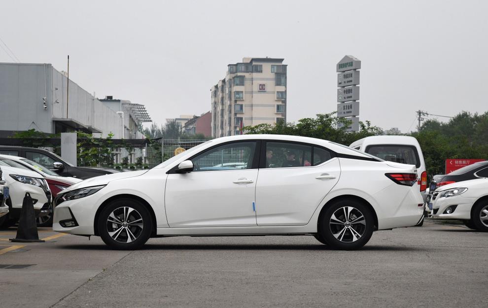 日产轩逸：开过丰田雷凌，再开日产轩逸，谁更好开？车主道出内心感受
