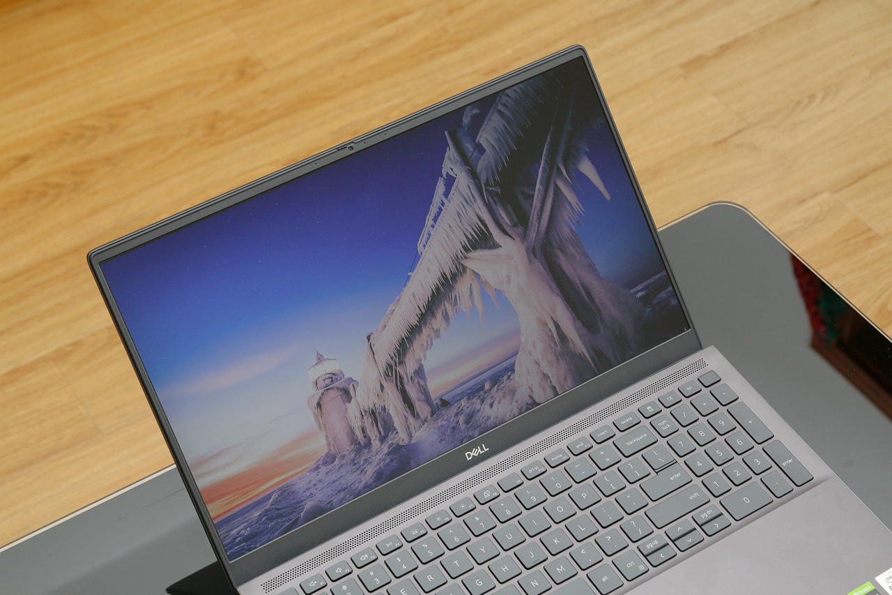 笔记本|惊艳4K屏戴尔灵越 7500 体验：助力视频创作更高效