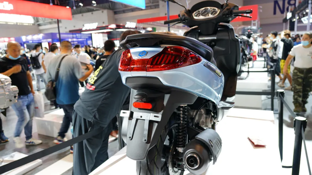 比亞喬歐式大踏板X7亮相摩博會，SRMAX同款動力-圖7