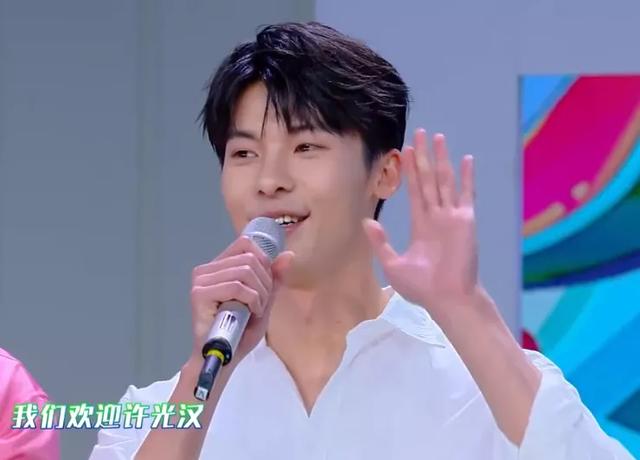 许光汉:《快本》追捧许光汉冷落罗云熙,秒变谢娜追星专场,娱乐圈真现实