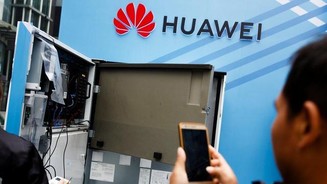 「华为」情况有变？特朗普再向华为施压，中方正式做出回应