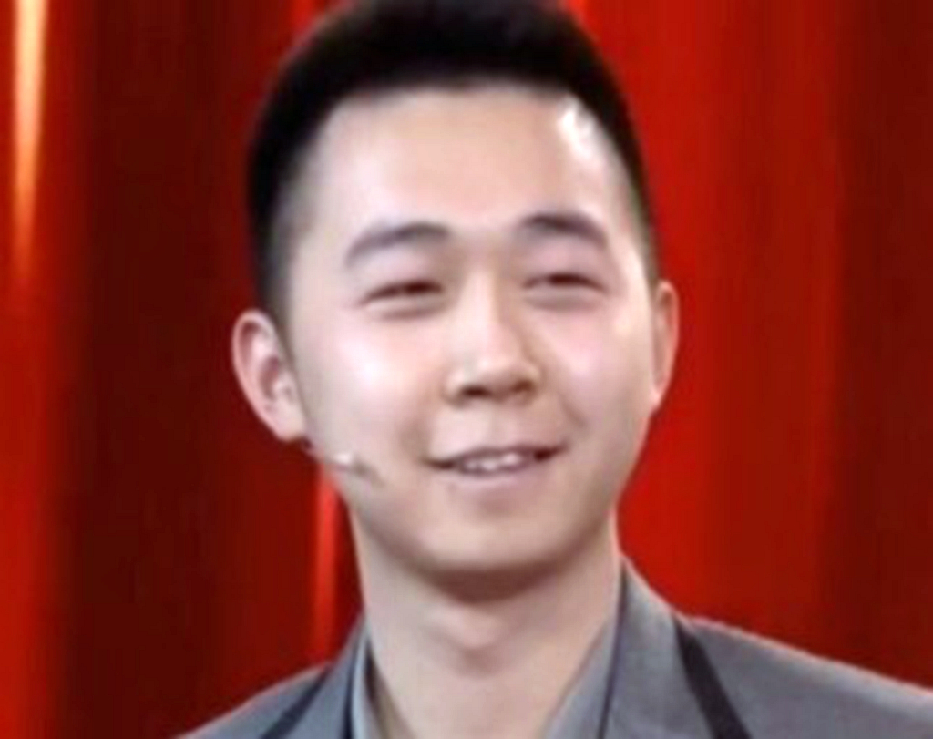 #黄口#小伙带来一套翡翠首饰鉴宝，专家：你站稳，三件的价值上亿