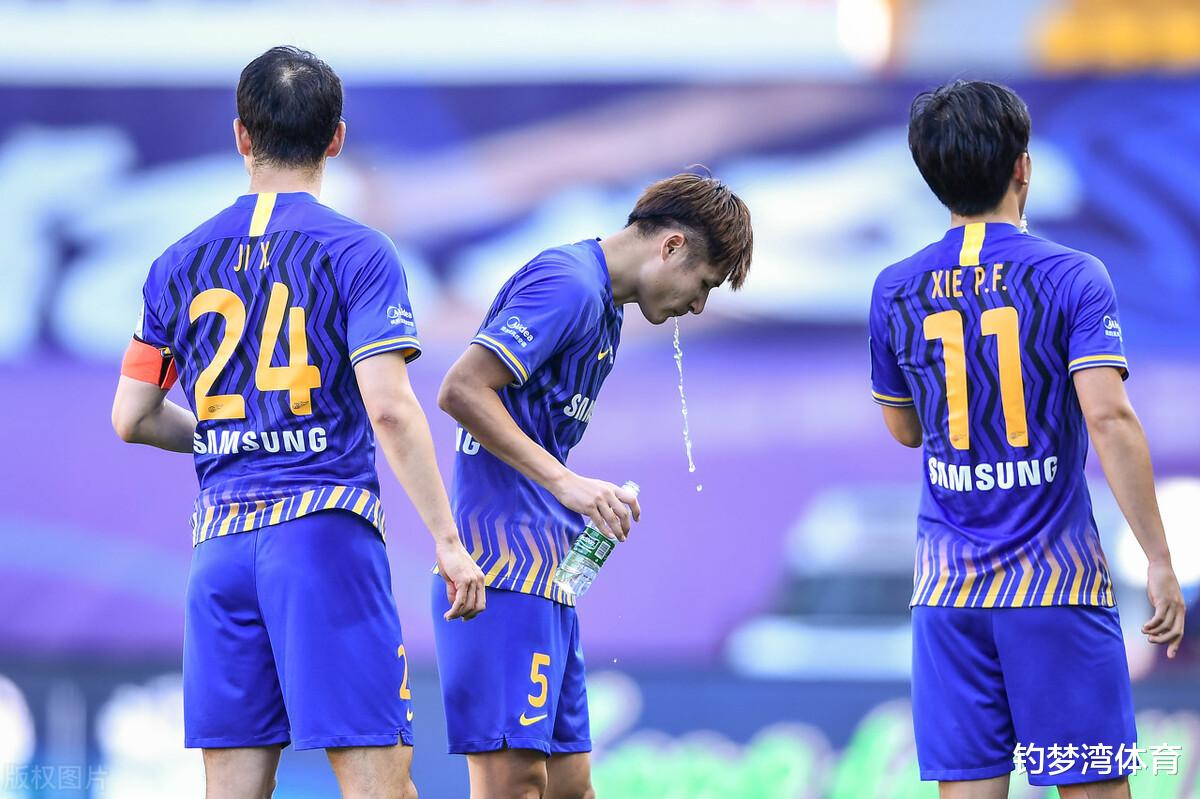 江苏苏宁|临近退役却被中超苏宁高价引进，用表现击碎质疑，遗憾离队早了