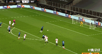 欧联杯|3-2逆转,6夺欧联杯!塞维利亚叠罗汉疯狂庆祝,主帅当场落泪