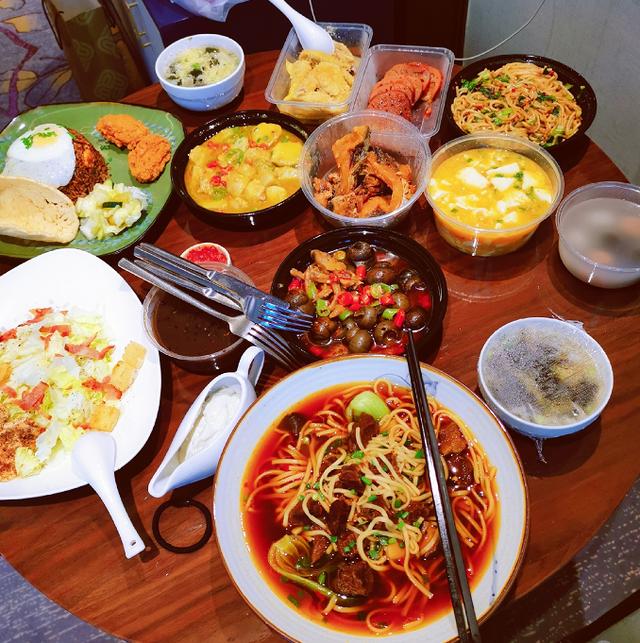 |34岁李思思晒健身照儿子意外入镜,家中装修简朴,私下形象反差大