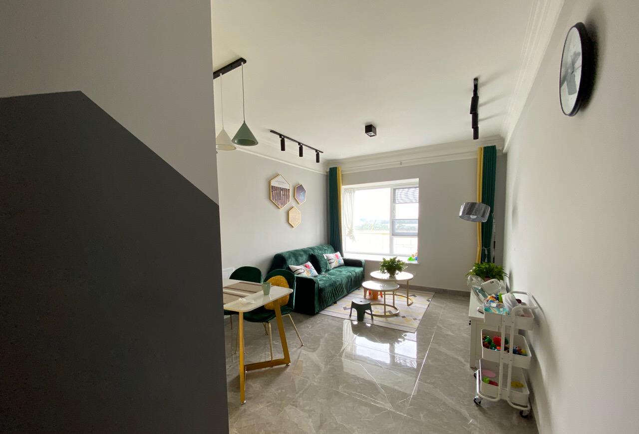 「」她家新房装修只花了10万，全屋不做吊顶真心漂亮，进屋就被迷住！