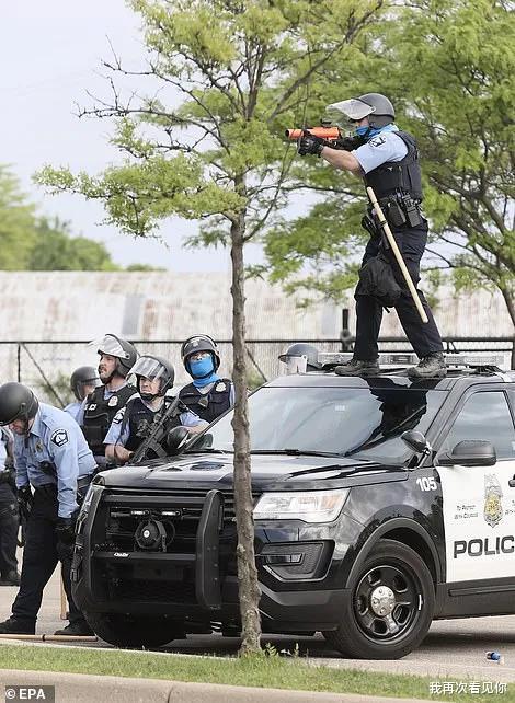 『美国』美国突发大规模暴动!万人洗劫全城 纵火烧楼 市民当街惨死