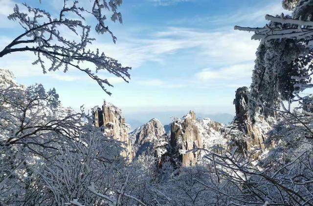 陈鹏历史杂谈 震撼！雪后，网友去安徽黄山拍摄的图片