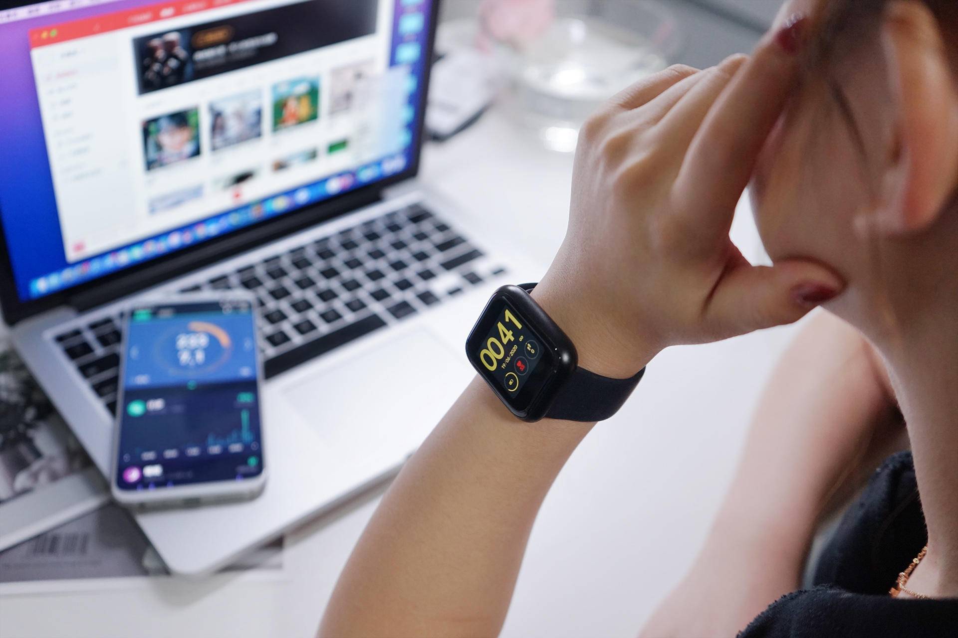 「智能手表」年轻人的第一块omthing简悦智能手表？百元售价，还要什么手环？