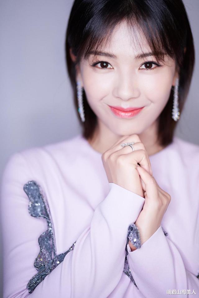 「短发」刘涛终于换发型了，不扎马尾，剪成利落短发后，气质变得更高级了