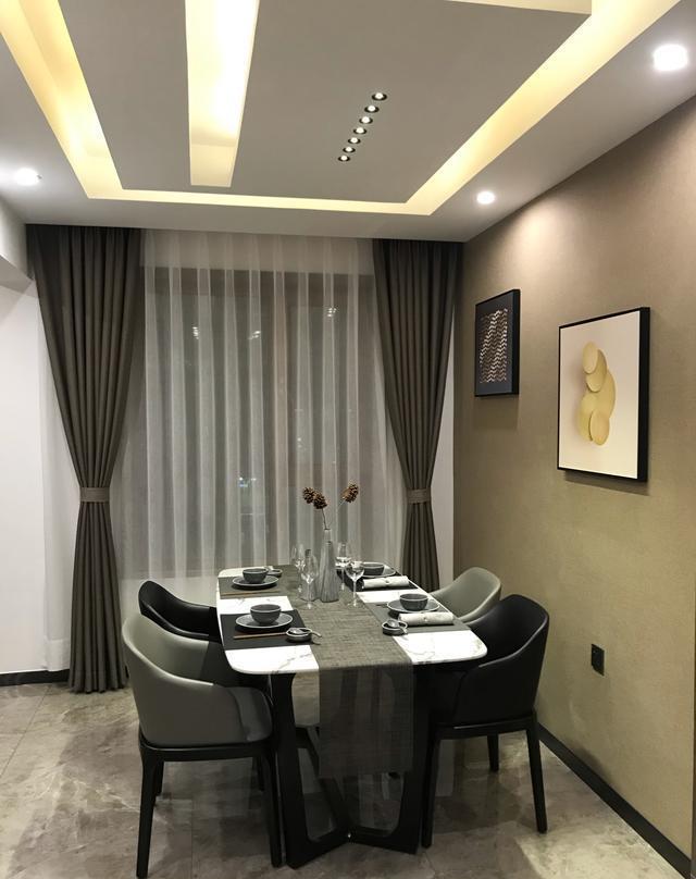 |新房装修完工，人造大理石的电视背景墙超奢华，朋友来了都被迷住