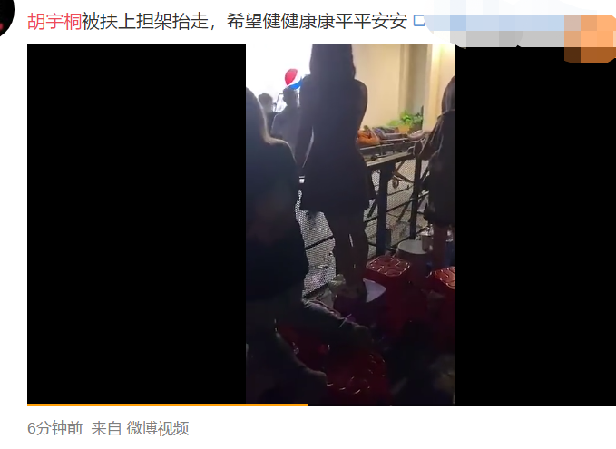 站姐|又一明星录节目被担架抬走！站姐曝其上车前捂着心脏，现场有哭声