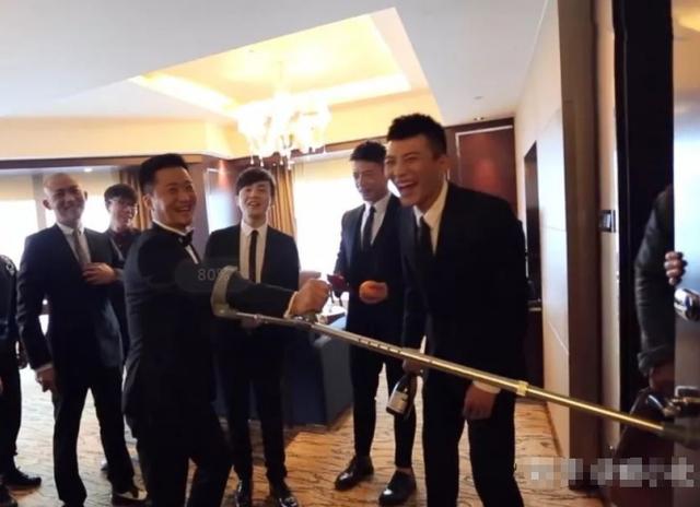 吴京|亲密称段奕宏“死鬼”，酒驾5米被逮，吴京“硬汉”形象“崩”了