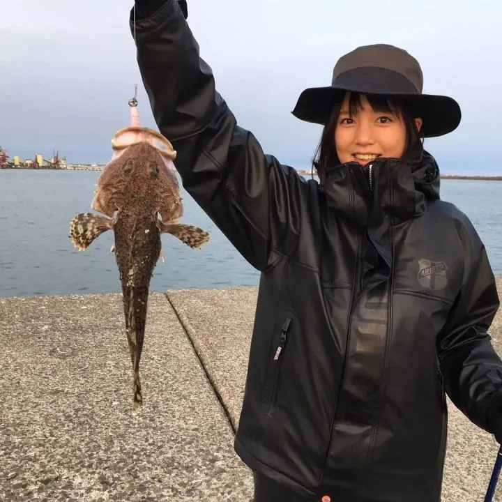 sayaka■“北海道李子柒”火了！住森林小木屋，在零下三十度的北国钓鱼烤肉喝酒
