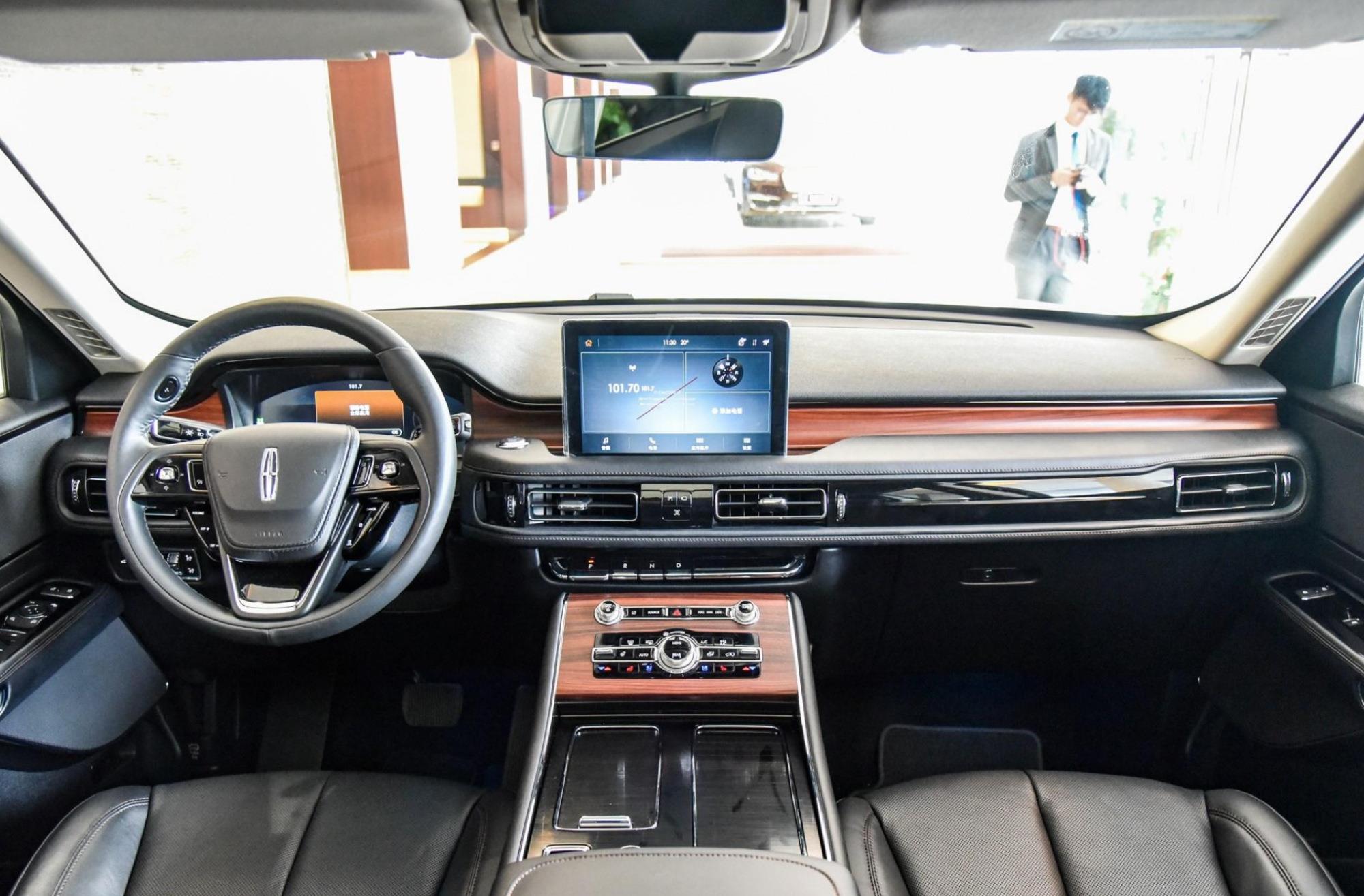 豪车|“平民级”豪华SUV，标配5层隔音墙+V6发动机，比奥迪Q7便宜18万