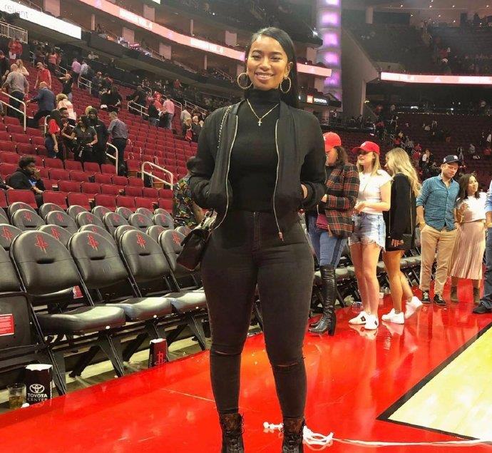 詹姆斯·哈登|哈登订婚了？女友身材不输卡戴珊，3个月没落下1场火箭队比赛