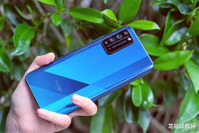 『华为荣耀』1899元的荣耀X10到底怎么样？卢伟冰是这样说的